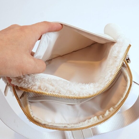 Lululemon Everywhere Belt Bag Large 2L Sherpa Fleece White Opal Gold - Picture 4 of 7